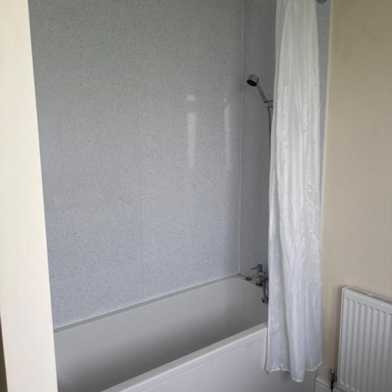 Bathroom, The Osborne Holiday Apartments, 20 Esplanade, Shanklin